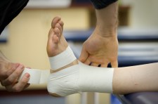 Taping,cheville,therapeute,sport,physiothrapie,montreal